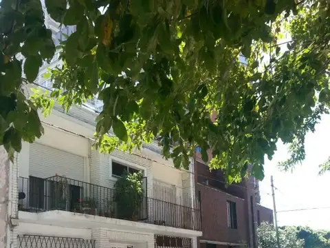 Excelente PH c/cochera a una cuadra de Libertador
