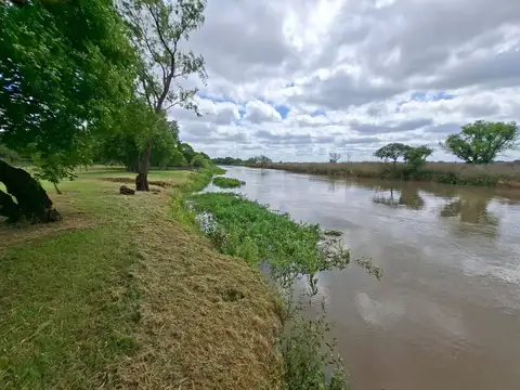 VENTA CAMPO EN ARROYO LEYES CON BAJADA AL RIO