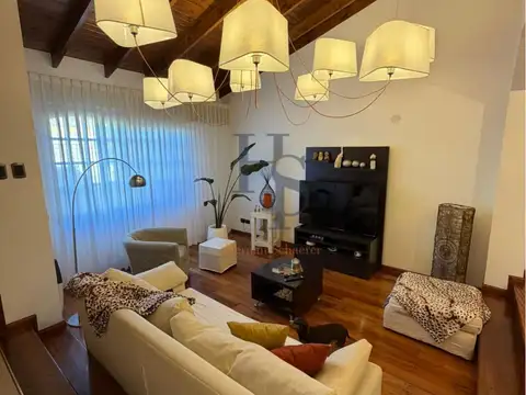 Casa 5 ambientes con 5 baños