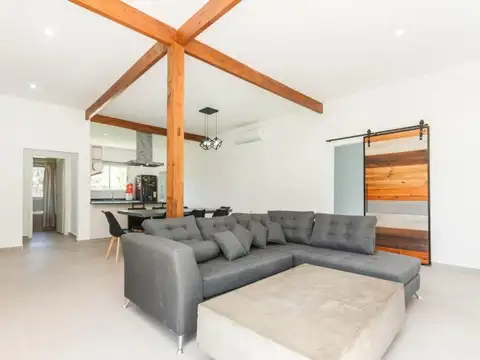 Casa en Venta con 4 cocheras