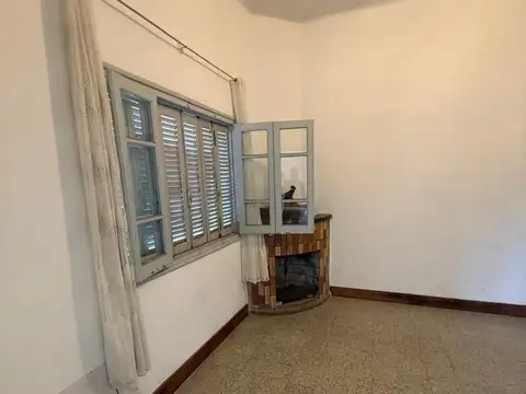 Casa 5 ambientes con 1 baño