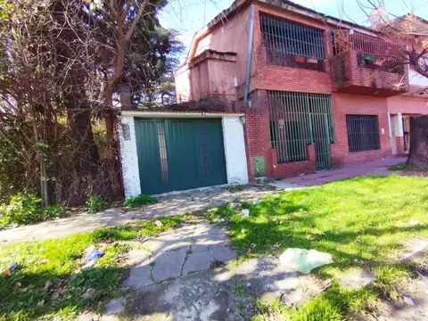 Venta en block !casa multifamiliar con 2unidades funcionales  Excelente oportunidad inversión 315 m2