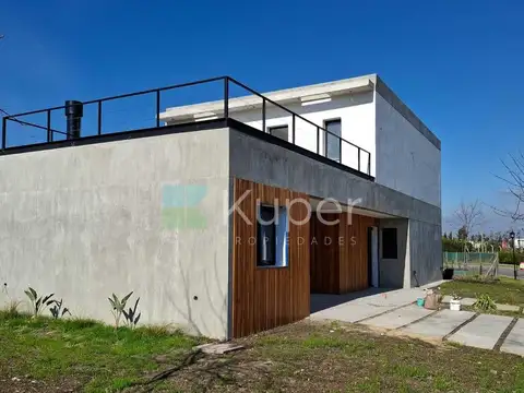 Casa 5 ambientes con 4 baños