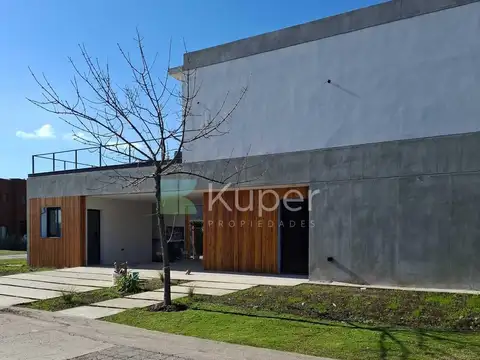 Casa en Venta en Vila Marina, USD 270.000