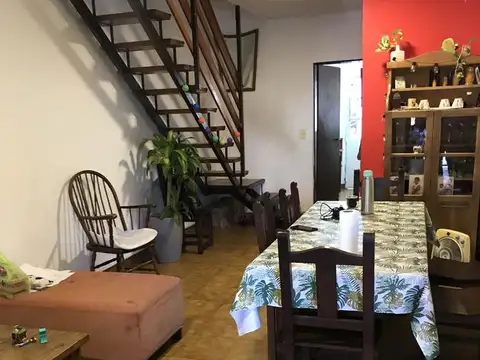 Duplex 4 ambientes con cochera a la venta en Martinez