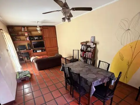 Casa 4 ambientes 2 baños patio 130m2 a metros jonte y nazca