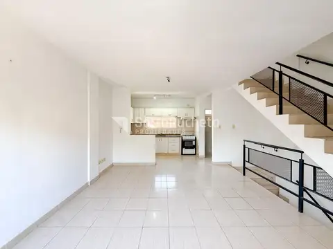 Venta triplex 3 ambientes con patio y garaje en Haedo Sur