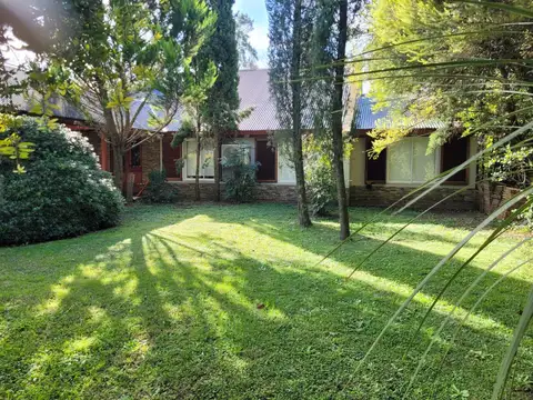 Casa en venta - 3 Dormitorios 2 Baños - Chascomús