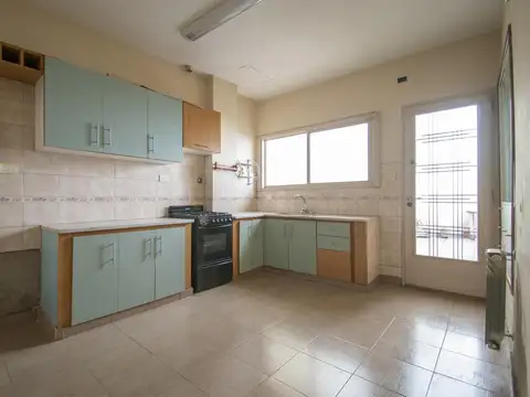 VENTA PH 4 AMBIENTES FRENTE PERMUTA COCHERA PATIO APTO CREDITO