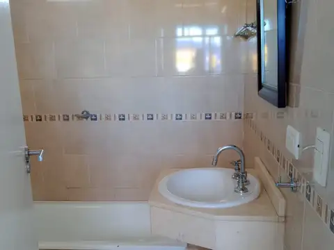 Monoambiente luminoso con balcón