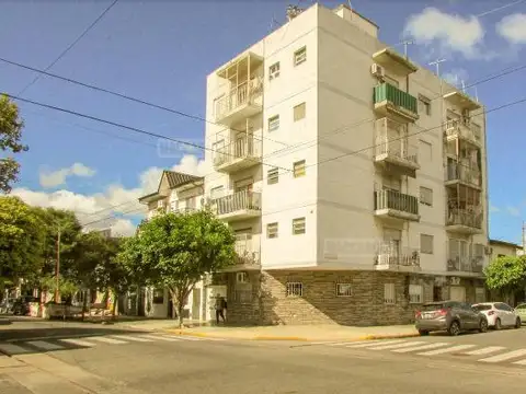 Dpto al frente excelente zona  Bajas expensas