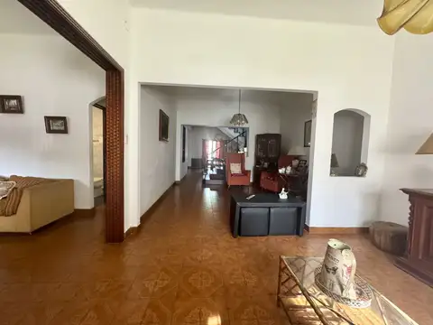 Casa en Venta con 3 cocheras