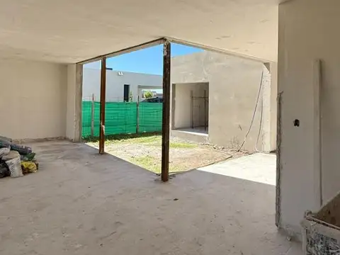 Casa 4 ambientes con 4 baños