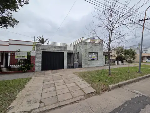 Dr. Mariano Moreno 100