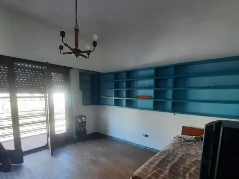 Local y casa en venta en Temperley Este frente a la estacion, ideal comercial