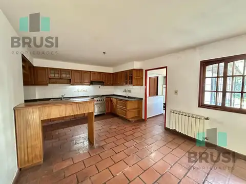 Casa 5 ambientes con 4 baños