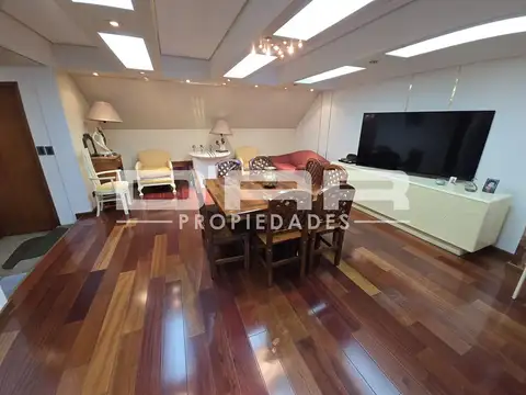 Casa en Venta con 5 cocheras