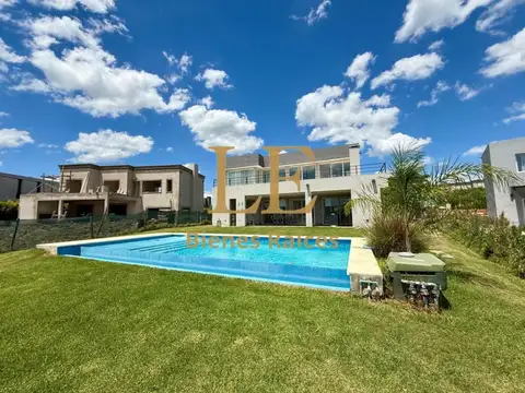 Casa en Venta en El Canton, USD 410.000