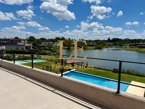 Excelente Propiedad en El Canton Norte al Agua!!!