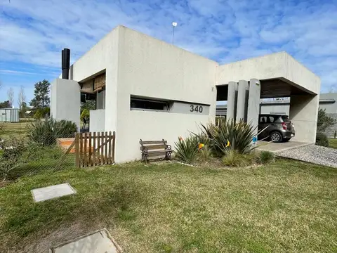 Casa en venta en Puerto Roldán | 2 dormitorios | Lote de 924 m²
