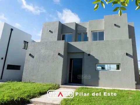 Casa  en Venta en Santa Lucia, Pilar del Este, Pilar