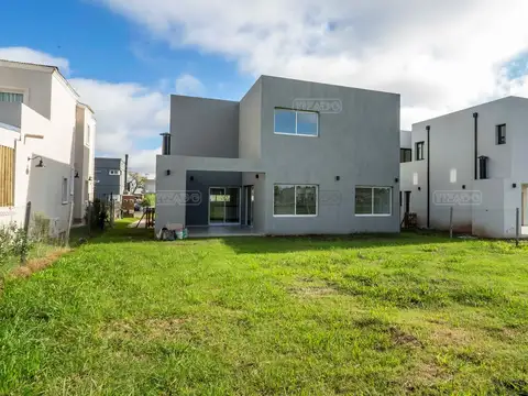 Casa en Venta en Pilar del Este - Santa Lucia, USD 190.000