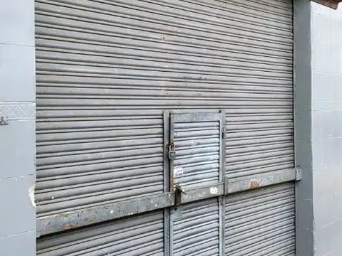 Local en Alquiler en Tablada, $ 300.000