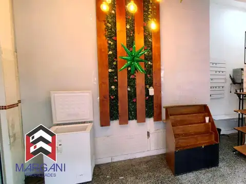 Local en Alquiler en Tablada, $ 300.000