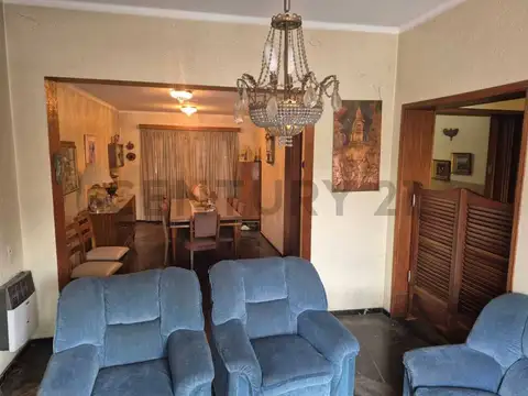 Casa 6 ambientes con 4 baños