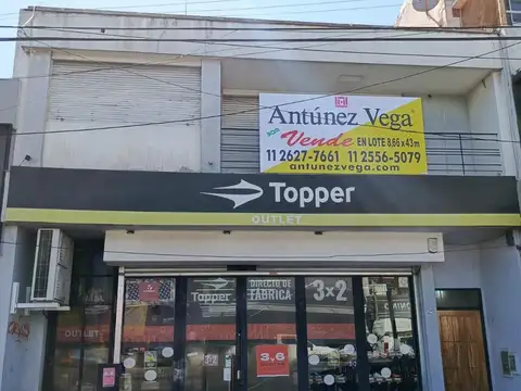 Casa con local en venta 