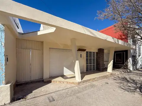 VENTA/PERMUTA: Casa de 3 Dormitorios con Patio. Cañada de Gómez.