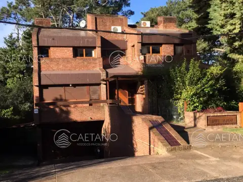 Venta casa Punta del Este, zona Cantegril. Ideal para hostel - 6 dormitorios