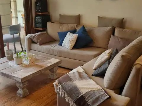 Merlo 1419 e/ Pedro Goyena y Presidente Domingo Faustino Sarmiento