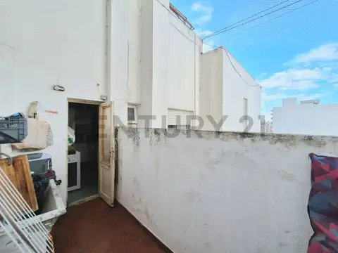 Departamento 3 ambientes con balcón al frente zona La Perla