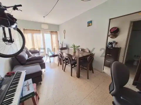 Departamento 3 ambientes con balcón al frente zona La Perla