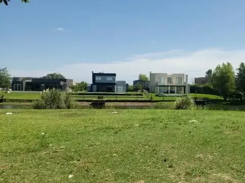 Terreno en Venta de 941,0 m2