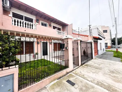 VENTA CASA DE 3 AMBIENTES CON PATIO - V. ALSINA