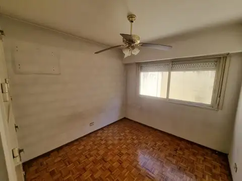 Espacioso 2 Ambientes Muy luminoso con lavadero a mts Subte