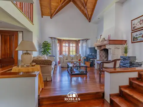 Casa 4 ambientes con 2 baños