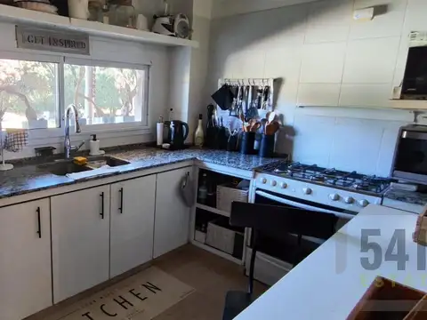 Casa 5 ambientes con 4 baños