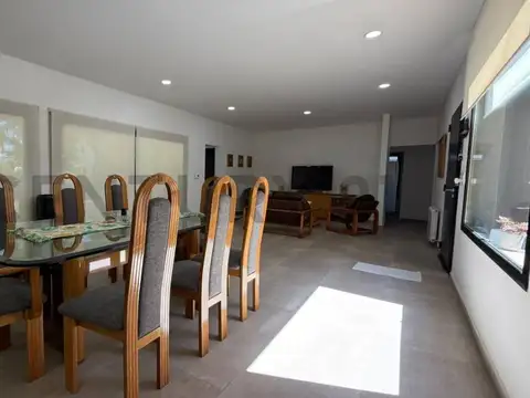 Casa en Venta con 4 cocheras