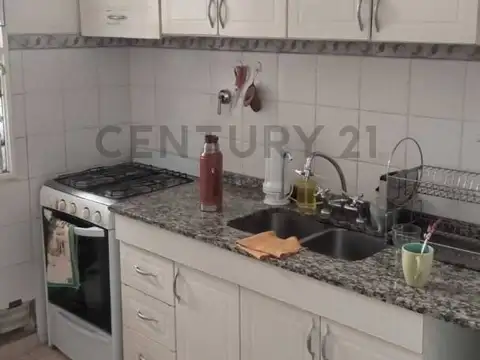 Casa 2 ambientes con 2 baños