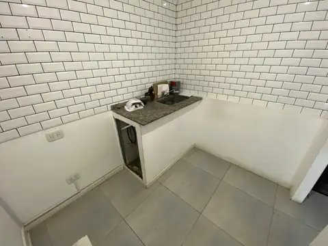 OPORTUNIDAD | Amplio local de 86m² con sótano en Colegiales