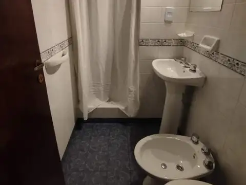 CARACAS al 400, FLORES. alquiler temporario c/patio propio