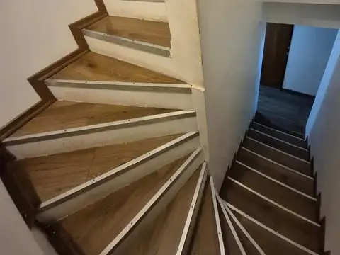 Imperdible casa en lote propio – Refaccionada, con pileta, quincho y terraza - Calle 70 y 134