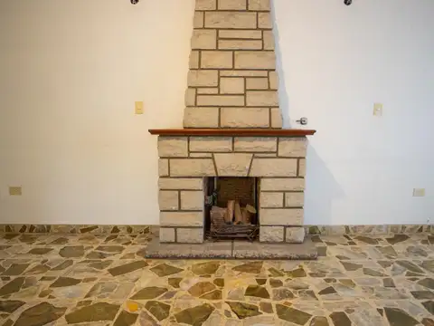 Venta Casa con gran lote en Haedo Norte.