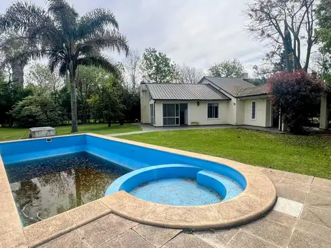 Casa 4 ambientes con 2 baños