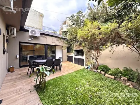 Venta casa moderna en Vicente López, 4 ambientes, jardín y parrilla