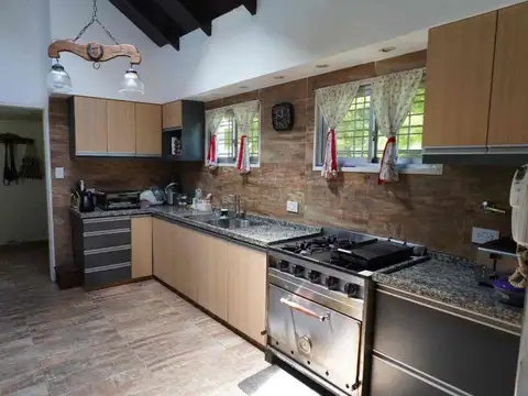 Casa en Venta con 2 cocheras