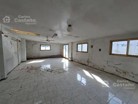 PH en 2 Plantas Para Refaccionar al Contrafrente con Galpón de 8,66x11m